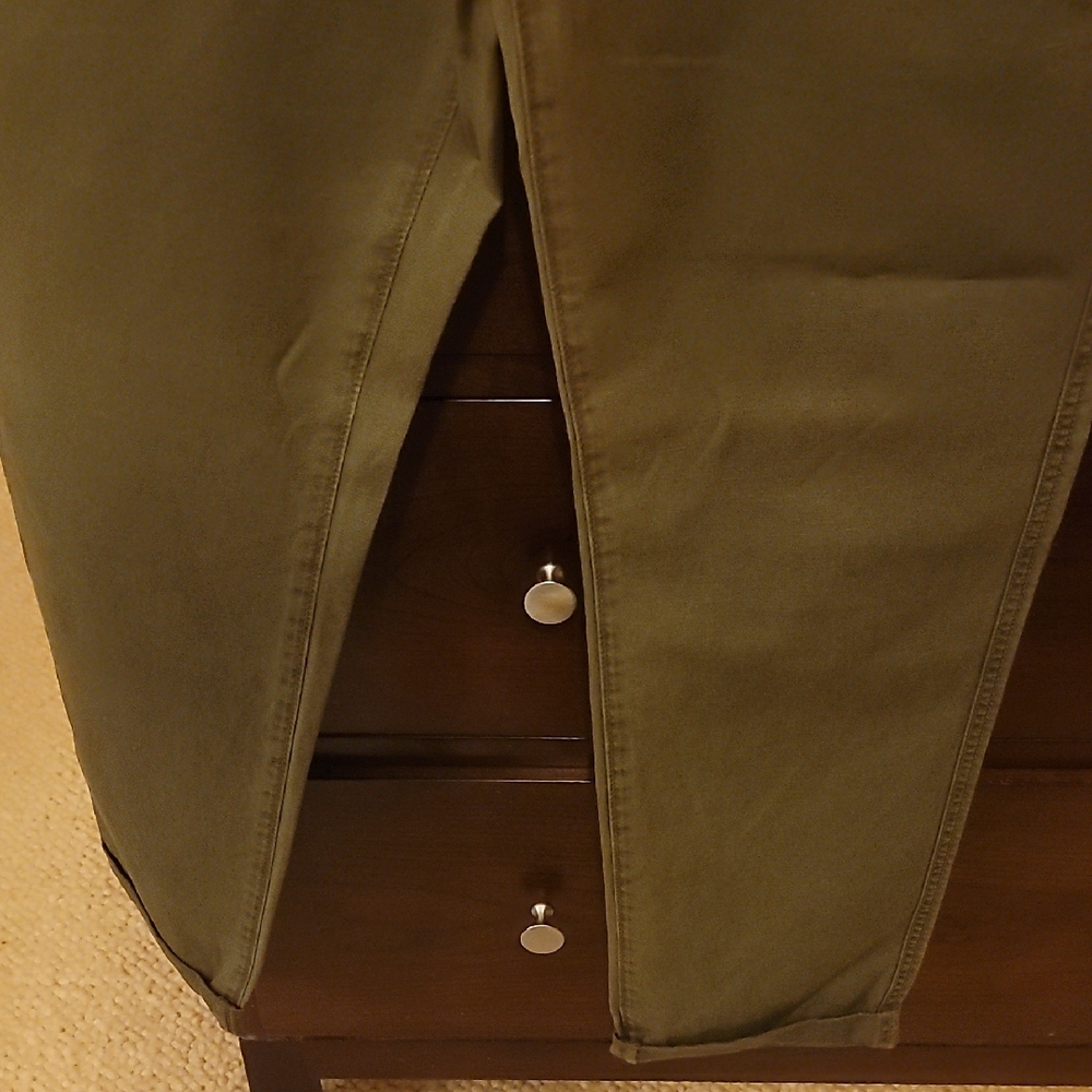 AG Adriano Goldschmied Olive Cropped Pants - Picture 3 of 11